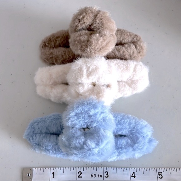NWT - Furry claw clips 3 for $12 - Picture 6 of 6
